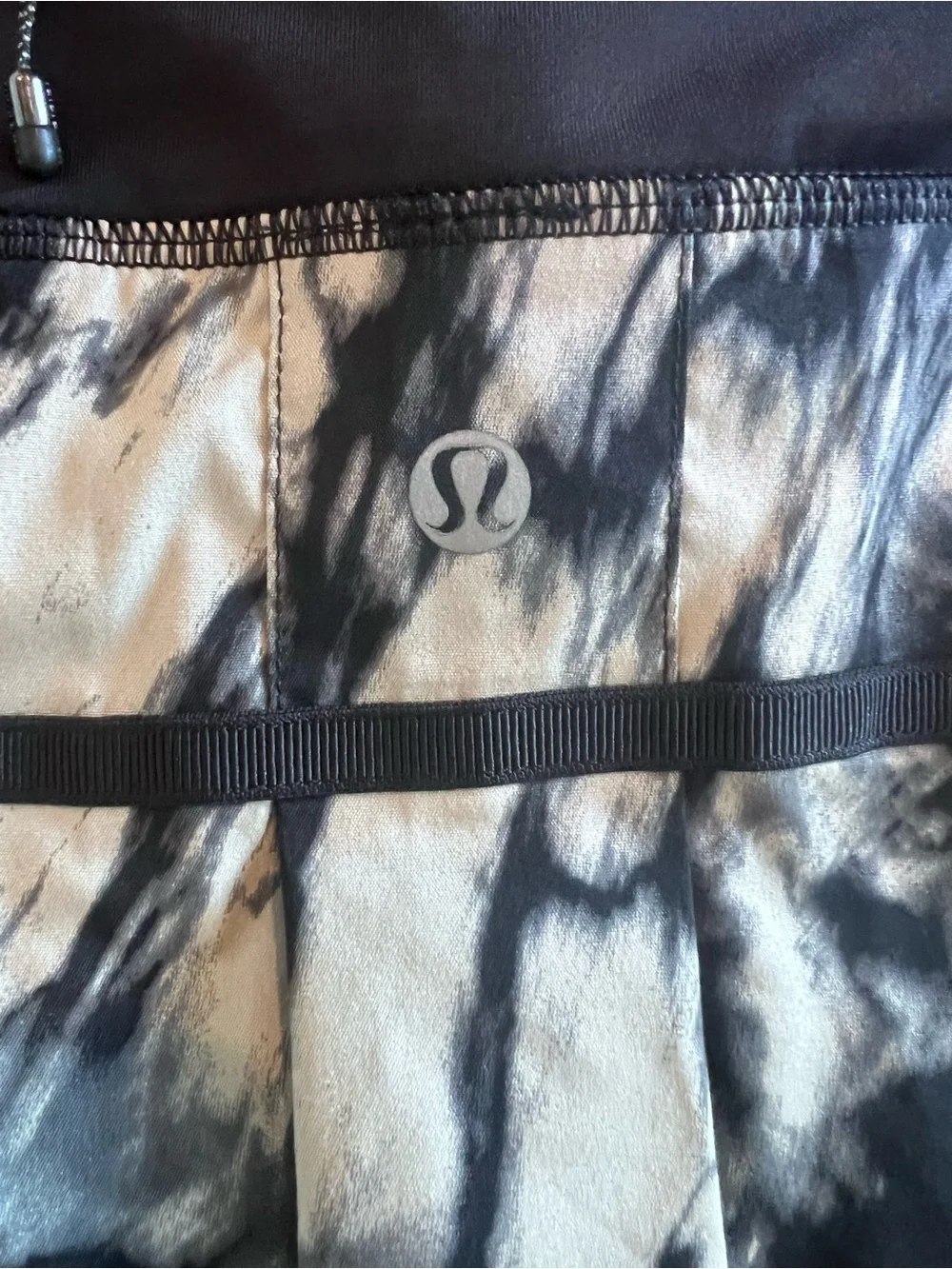 lululemon athletica Black and Cream Tie-Dye Active Skirt
